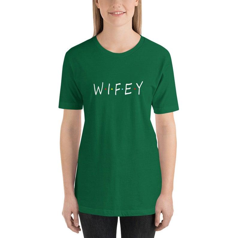 Wifey Friends Women's T-Shirt (Kelly Green)